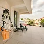 Urban Paradise - Modern