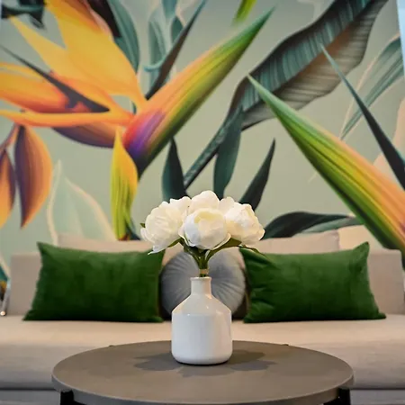 Urban Paradise - Modern Apartment *